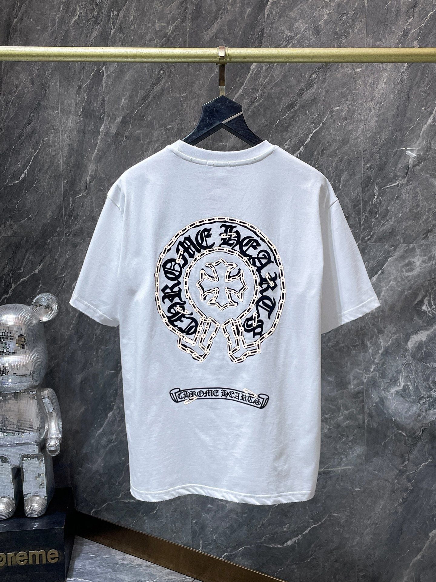 Camiseta Unisex Cruz Sánscrito Parche Metal Luminiscente
