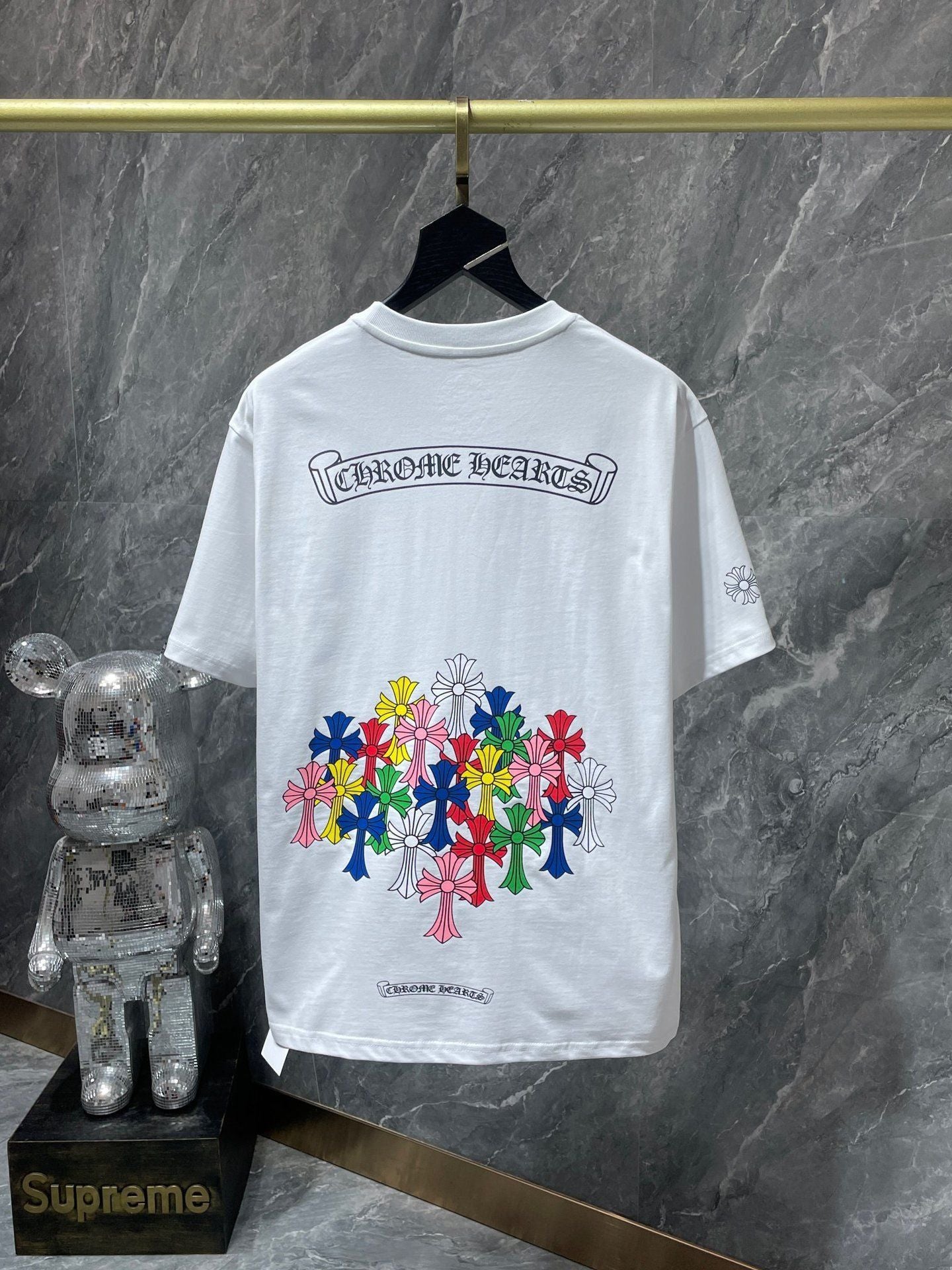 Camiseta Unisex Cruz Sánscrito Parche Metal Luminiscente
