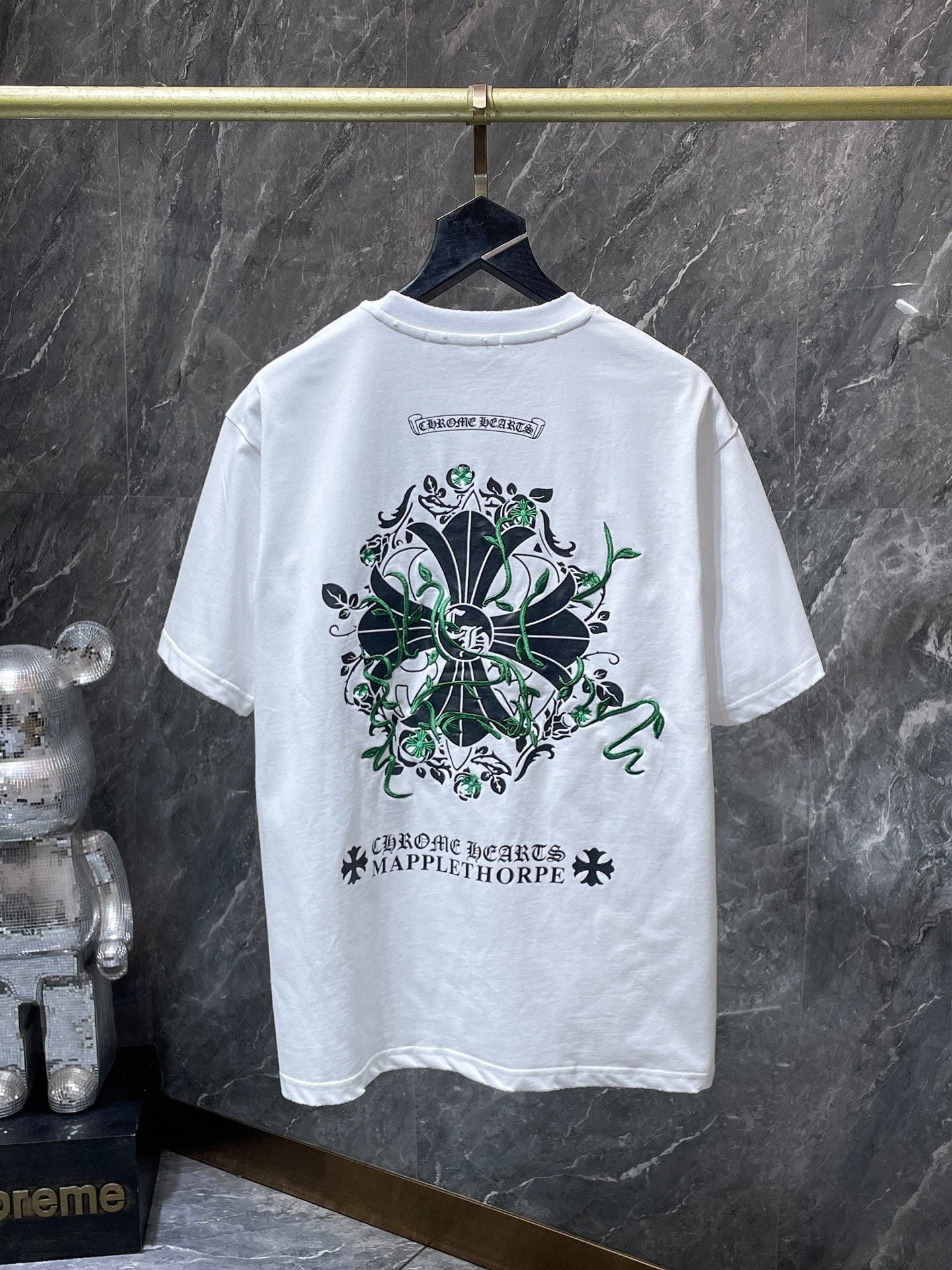 Camiseta Unisex Cruz Sánscrito Parche Metal Luminiscente