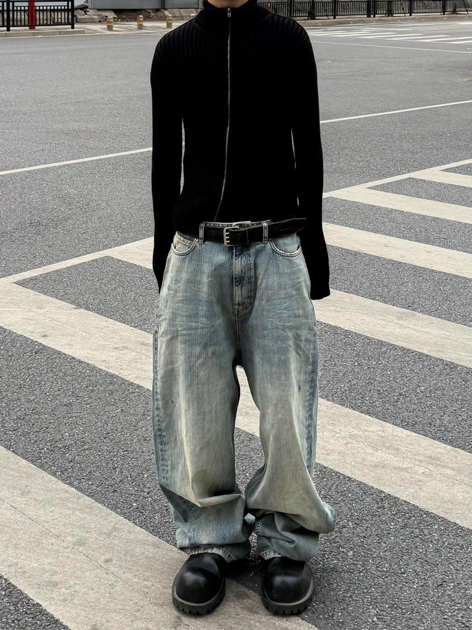 Pull Up Distressed Washed Baggy Jeans