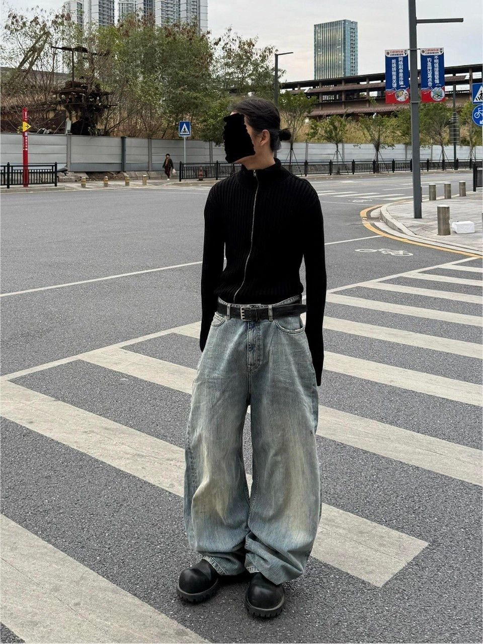 Pull Up Distressed Washed Baggy Jeans