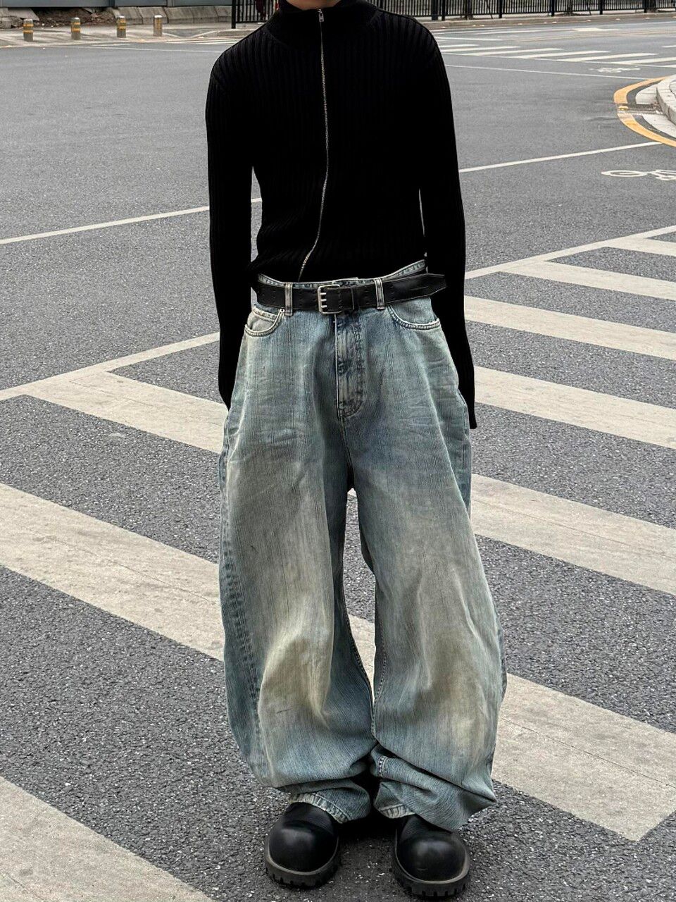 Pull Up Distressed Washed Baggy Jeans
