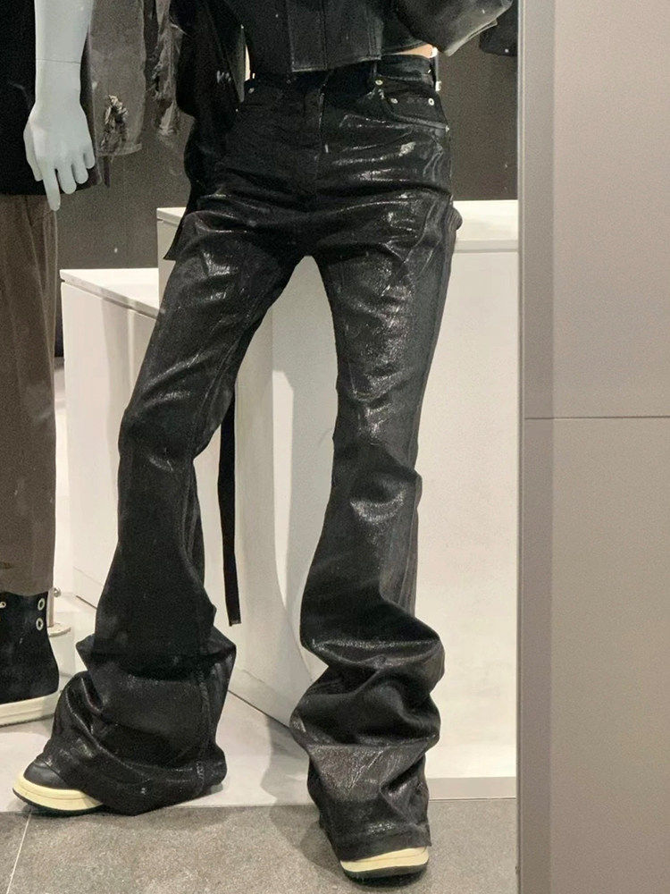 Pantalones Vaqueros Acampanados de Mezclilla Oscura con Revestimiento de Cera