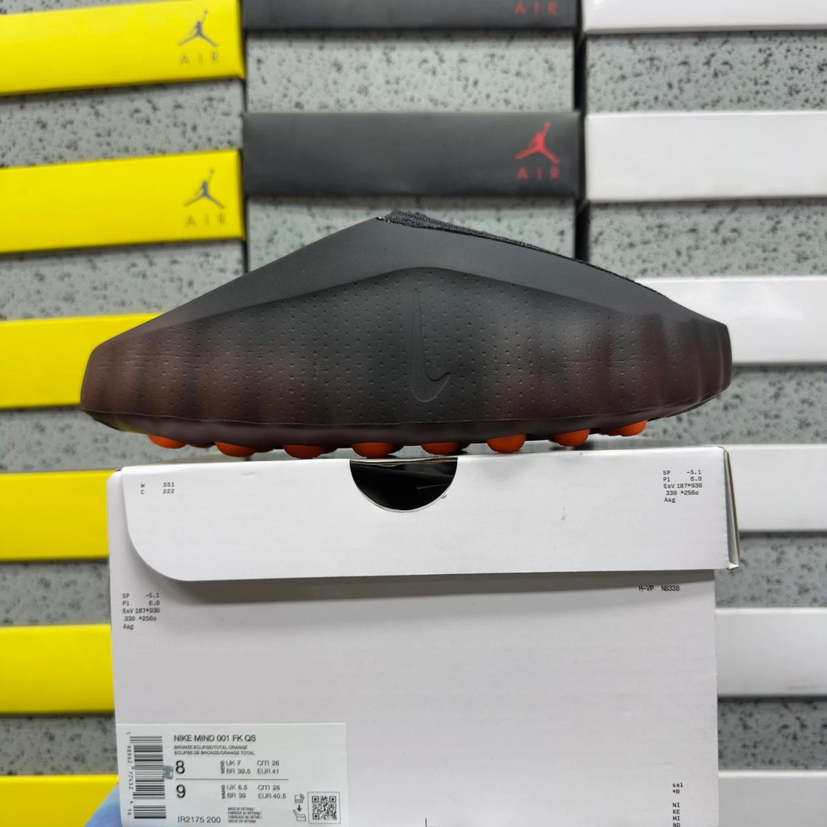 Nike Mind 001