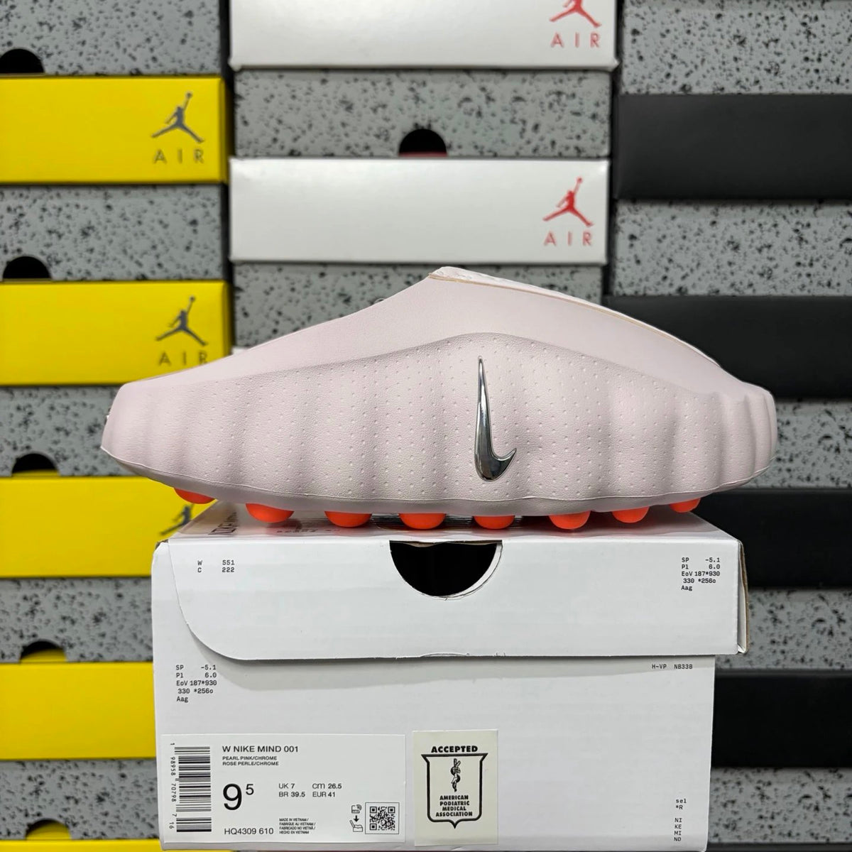 Nike Mind 001