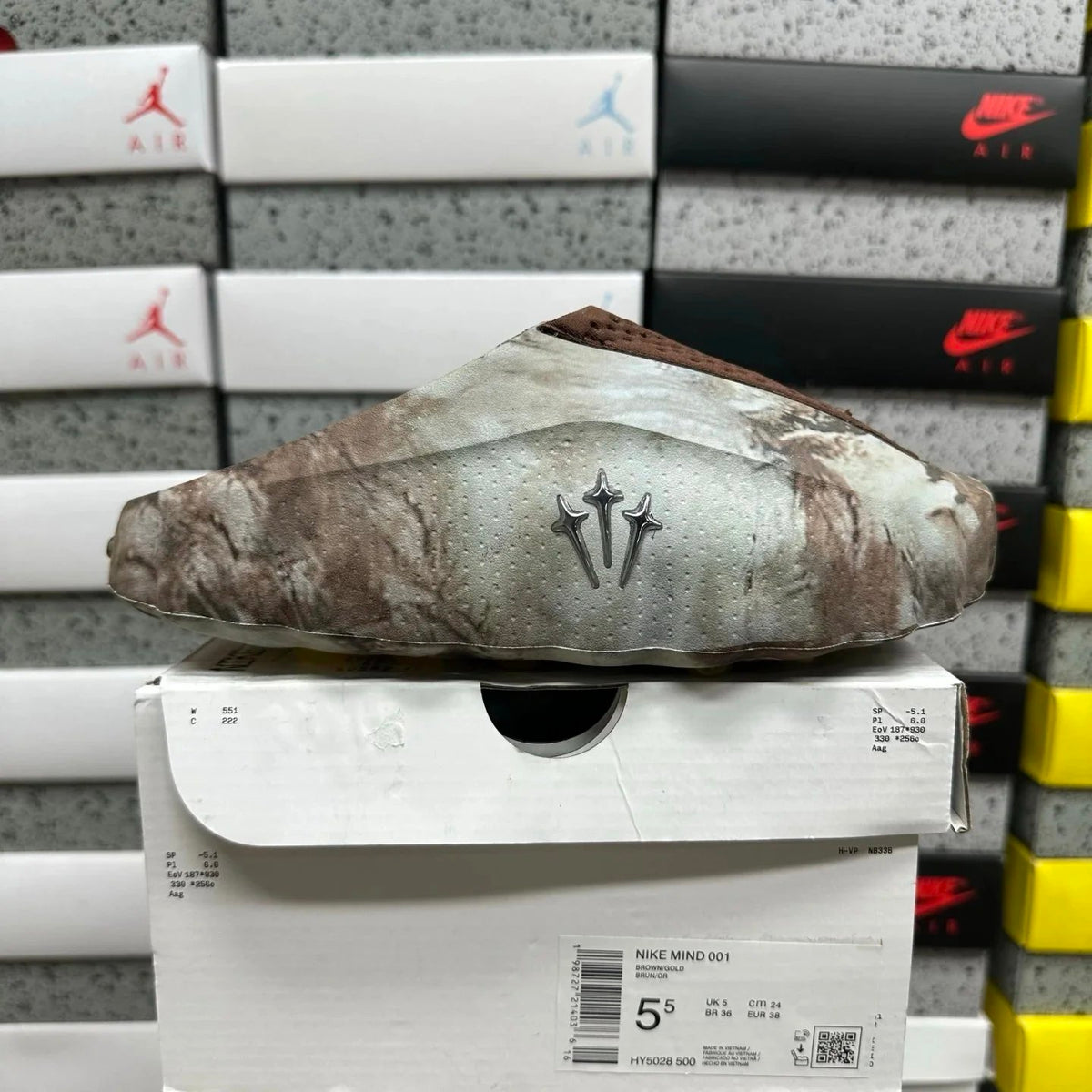 Nike Mind 001