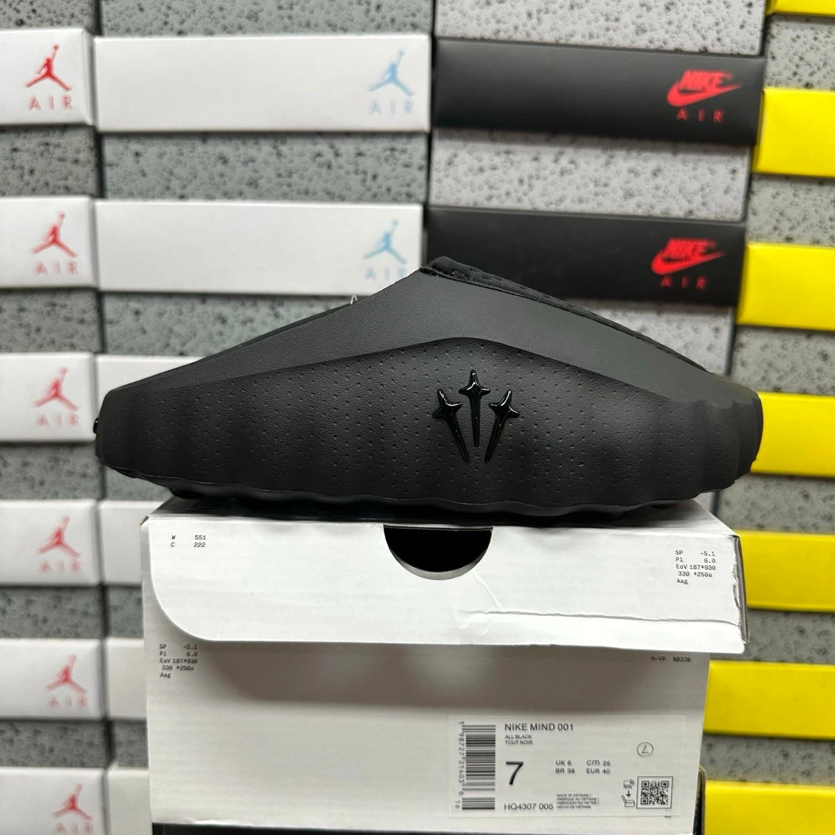 Nike Mind 001