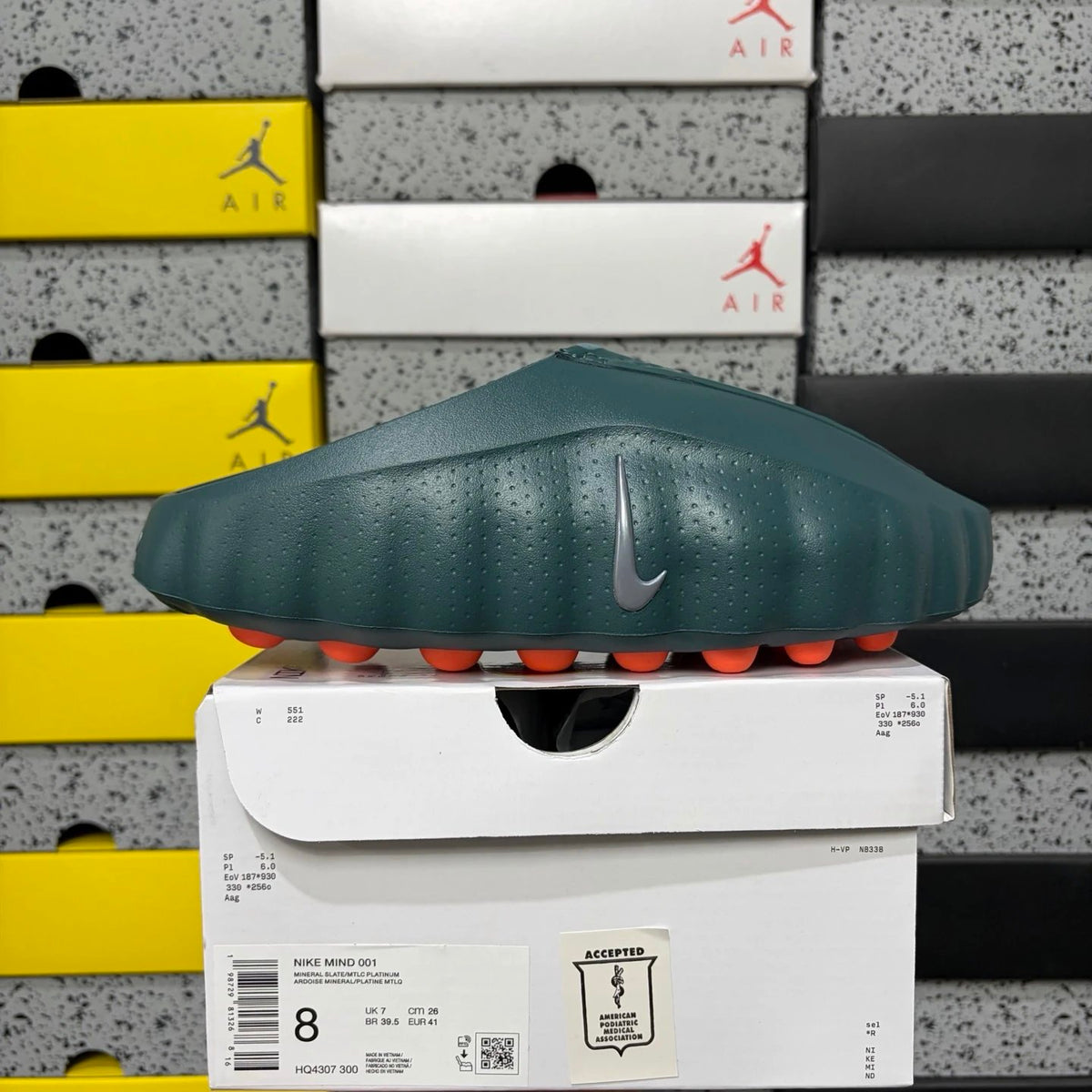 Nike Mind 001