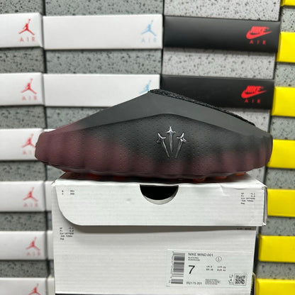 Nike Mind 001